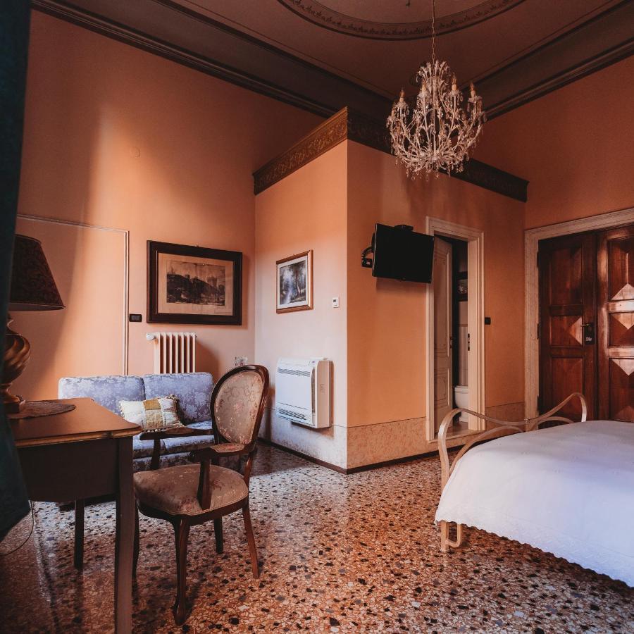 Salotto Delle Arti Hotel Modena Bagian luar foto