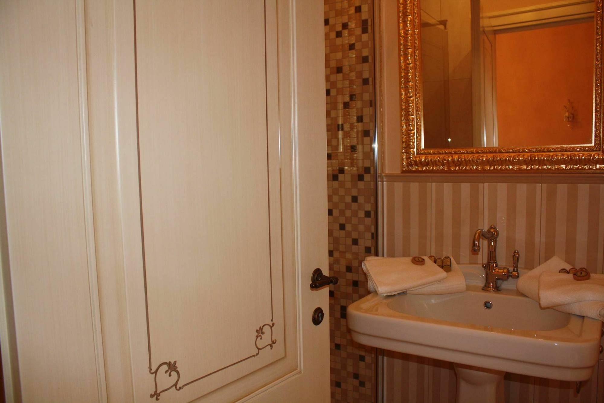 Salotto Delle Arti Hotel Modena Bagian luar foto